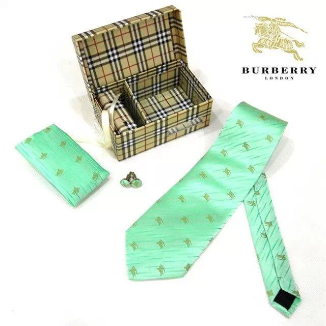 Kit Cravatta Burberry Compeltto Modello 6